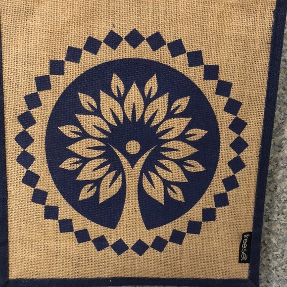 Freeset Woven Burlap Tote Bag - Picture 4 of 7